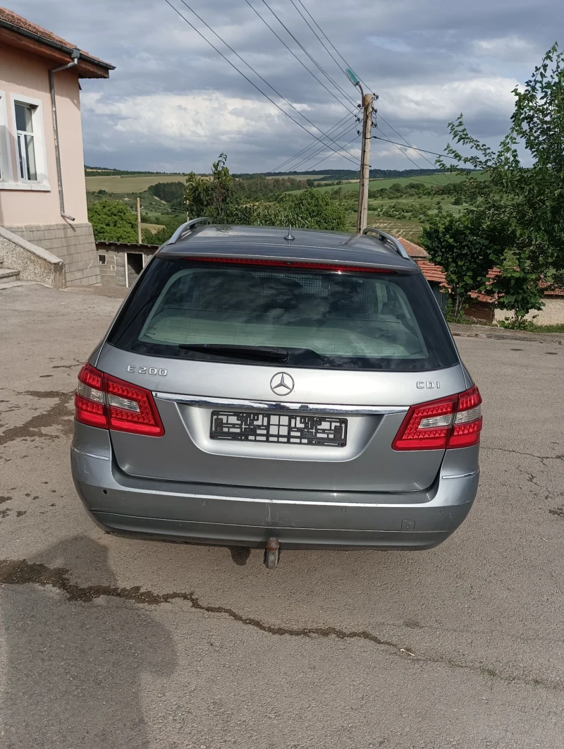 Mercedes-Benz E 200, снимка 15 - Автомобили и джипове - 47241075