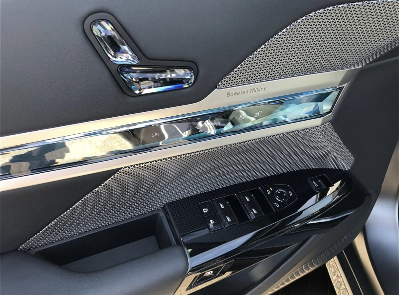 BMW 740 xd Theater Screen* M Pack* B&W* * ЛИЗИНГ* , снимка 4 - Автомобили и джипове - 51916909