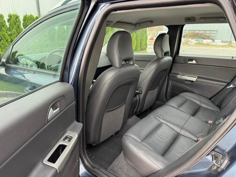 Volvo V50 2.5 T5/AWD/Facelift/ШВЕЙЦАРИЯ!!!, снимка 11 - Автомобили и джипове - 51757799
