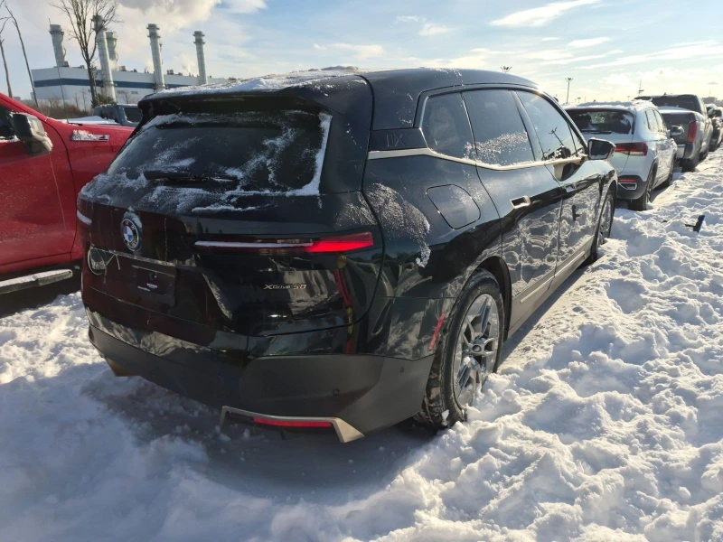 BMW iX XDRIVE50 С РЕГИСТРАЦИЯ & АВТО КРЕДИТ, снимка 3 - Автомобили и джипове - 53345741