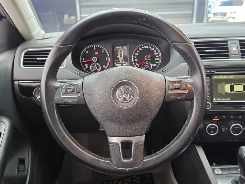 VW Jetta 2.0 TDI, снимка 14 - Автомобили и джипове - 53415936