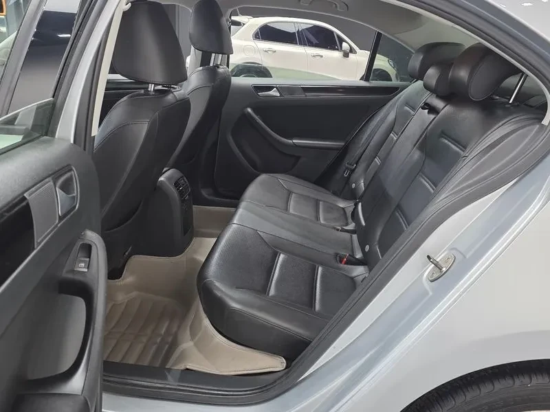 VW Jetta 2.0 TDI, снимка 13 - Автомобили и джипове - 53415936