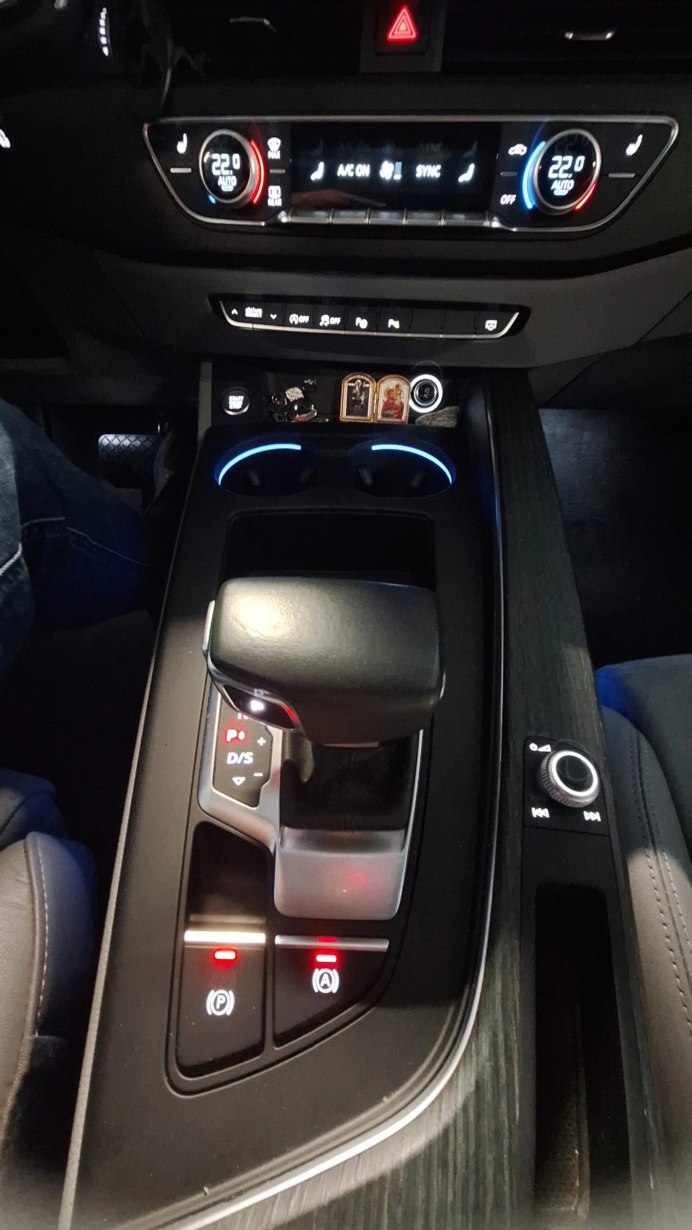 Audi A4 Advanced* ACC* CAM360* Virtual* Head-up* Matrix LE, снимка 16 - Автомобили и джипове - 55751557