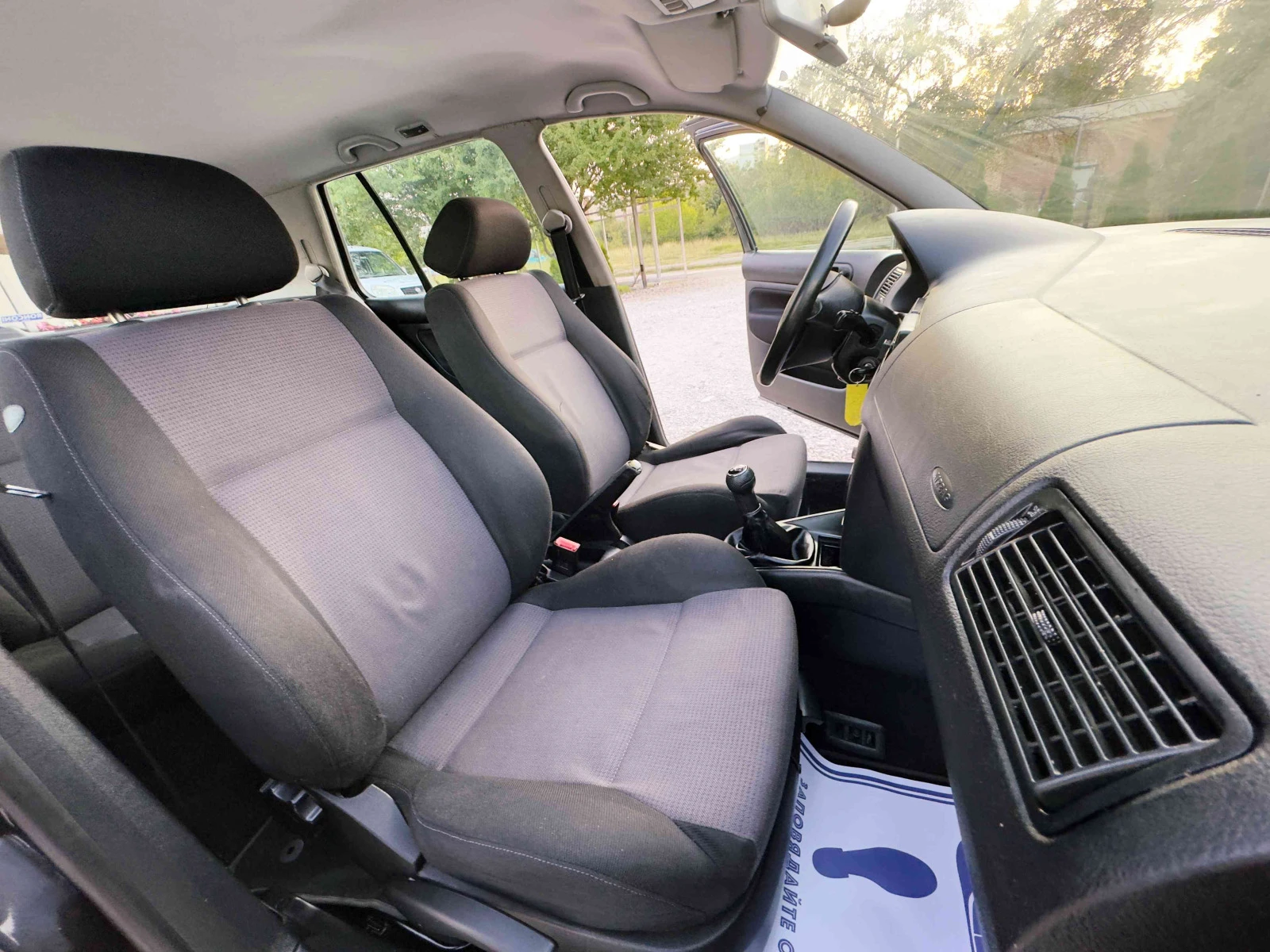 VW Golf 1.6   | Mobile.bg   11