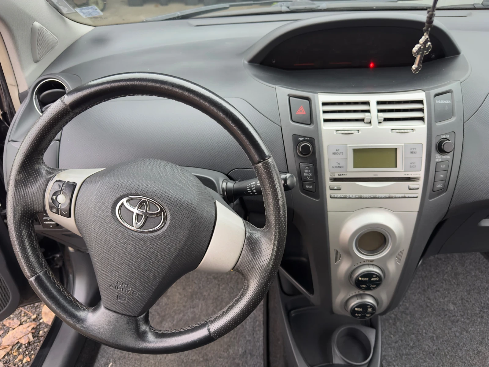 Toyota Yaris 1.8vvti TS 133 кс - изображение 9