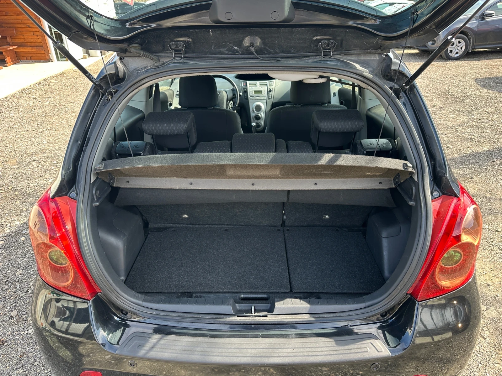 Toyota Yaris 1.8vvti TS 133 кс, снимка 11 - Автомобили и джипове - 53882033