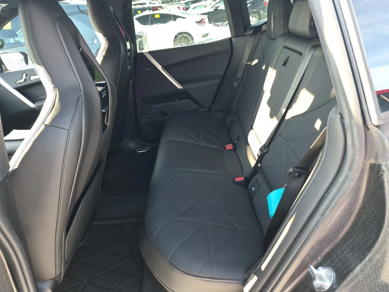 BMW iX XDRIVE50 � ����������� & ���� ������ | Mobile.bg � ����������� 12