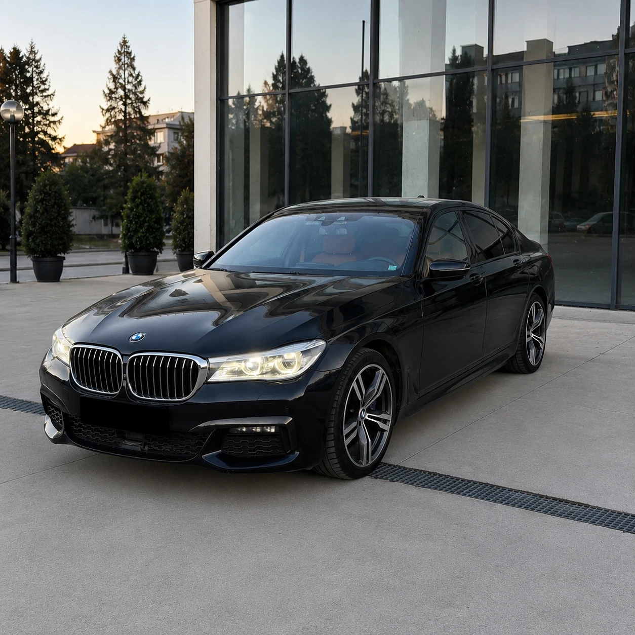 BMW 750 D M sport xDrive/Камера 360/RSE/HuD/Обдухване/Las, снимка 2 - Автомобили и джипове - 54235716