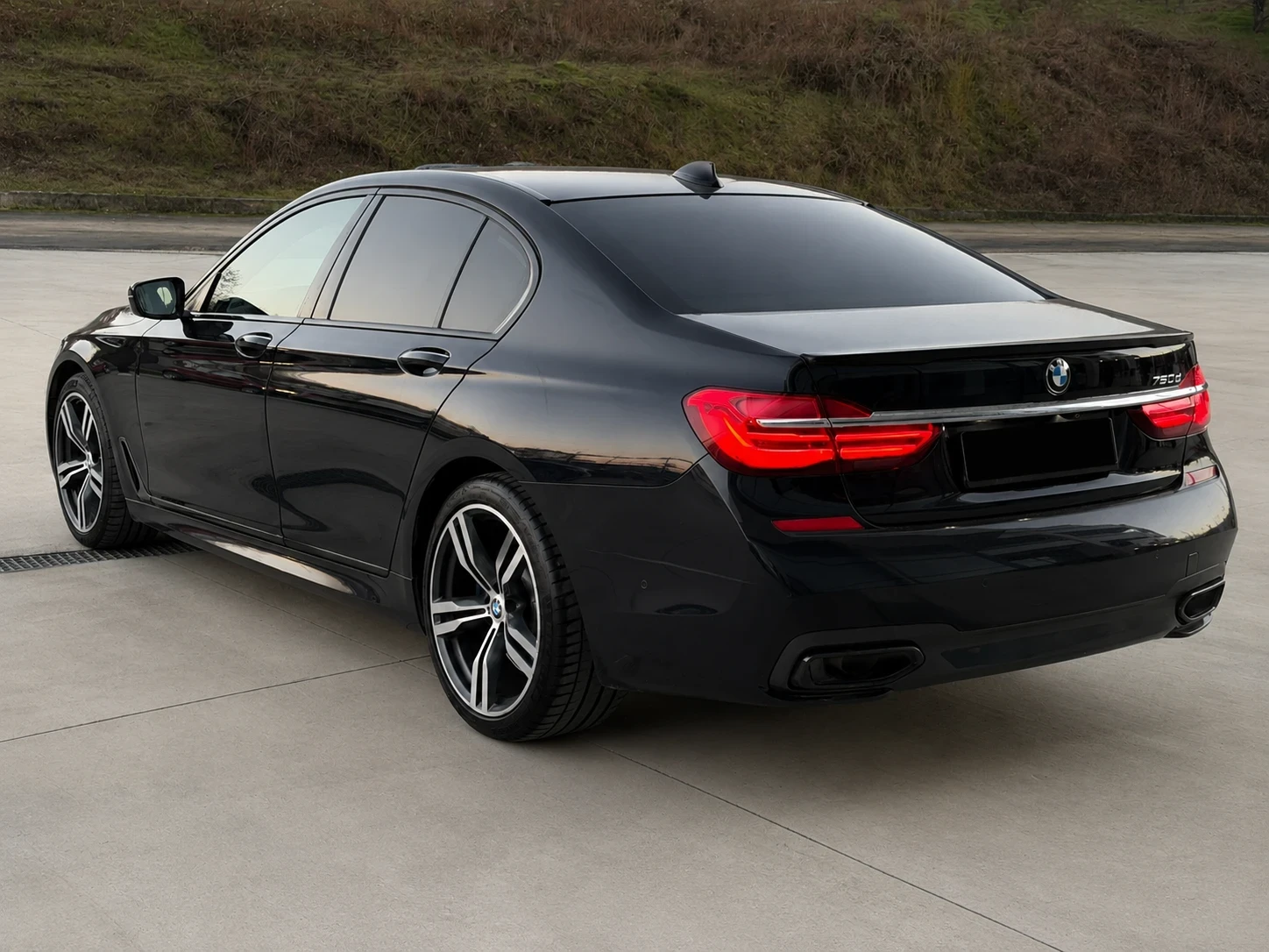 BMW 750 D M sport xDrive/Камера 360/RSE/HuD/Обдухване/Las, снимка 5 - Автомобили и джипове - 54235716