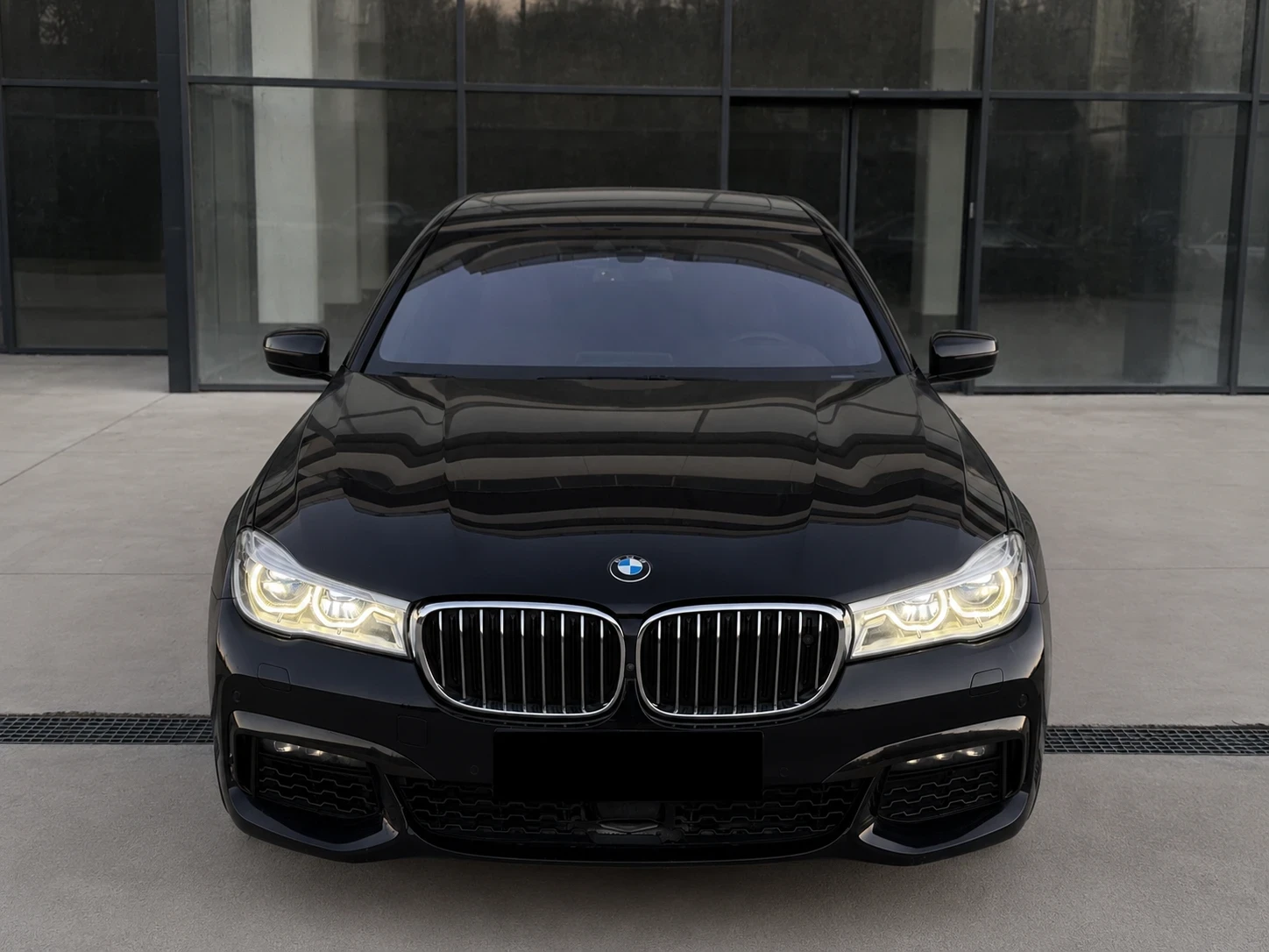 BMW 750 D M sport xDrive/Камера 360/RSE/HuD/Обдухване/Las, снимка 3 - Автомобили и джипове - 54235716