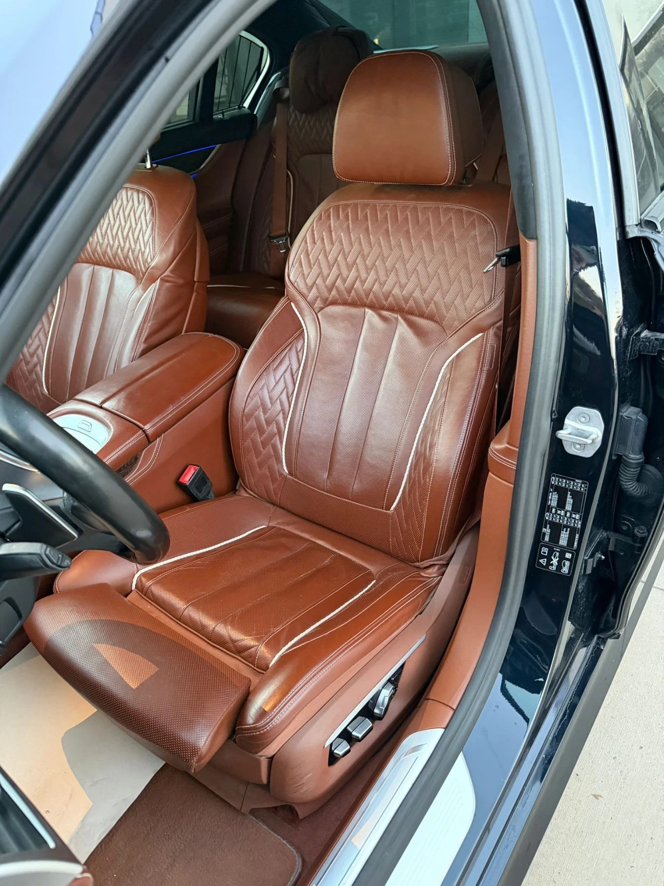 BMW 750 LD M sport xDrive/Камера 360/RSE/HuD/Обдухване/Las, снимка 11 - Автомобили и джипове - 54235716