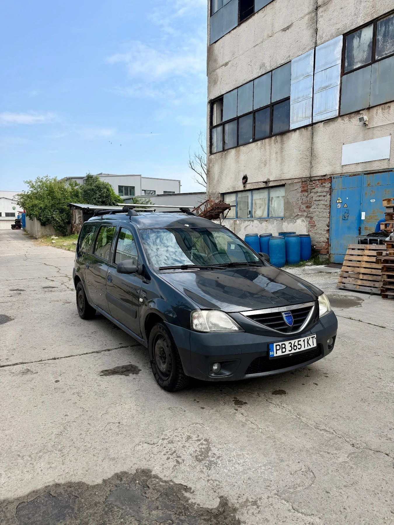 Dacia Logan 1.5 dCi 7 места, снимка 2 - Автомобили и джипове - 55138360