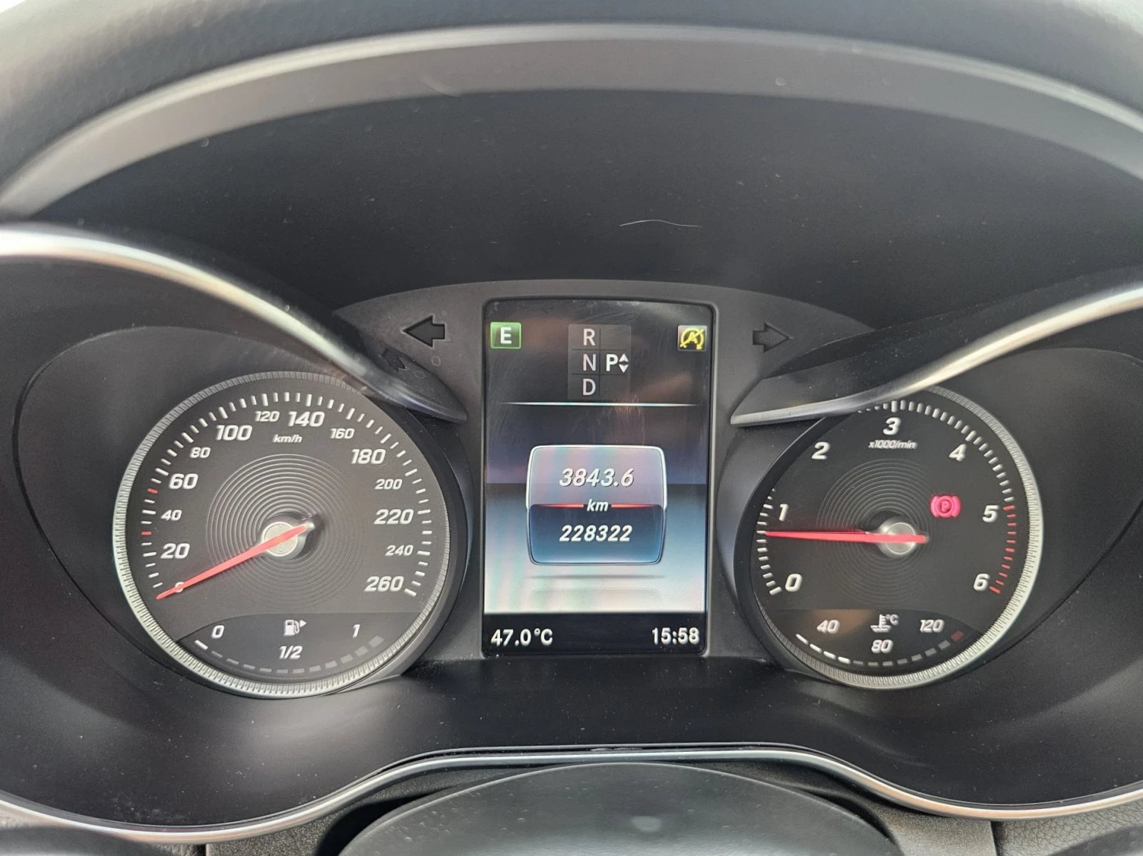 Mercedes-Benz C 220 AMG LINE/4Matic/ПЪЛНА СЕРВИЗНА ИСТОРИЯ , снимка 10 - Автомобили и джипове - 55317477