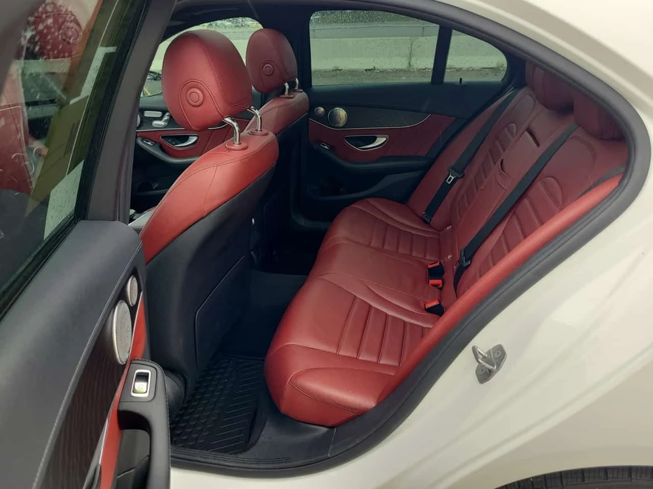 Mercedes-Benz C 300 * CARFAX * ЦЕНА ДО БГ, снимка 9 - Автомобили и джипове - 55616602