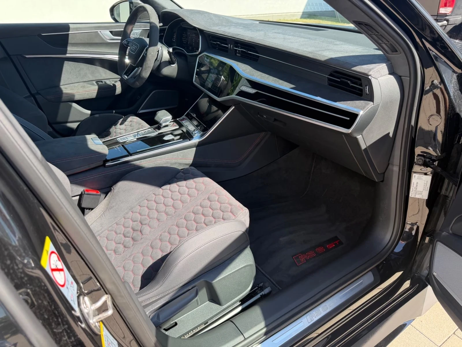Audi Rs6 GT 464 of 660 / CERAMIC/ MATRIX/ HUD/ B&O/ DYNAMIC, снимка 16 - Автомобили и джипове - 56016880