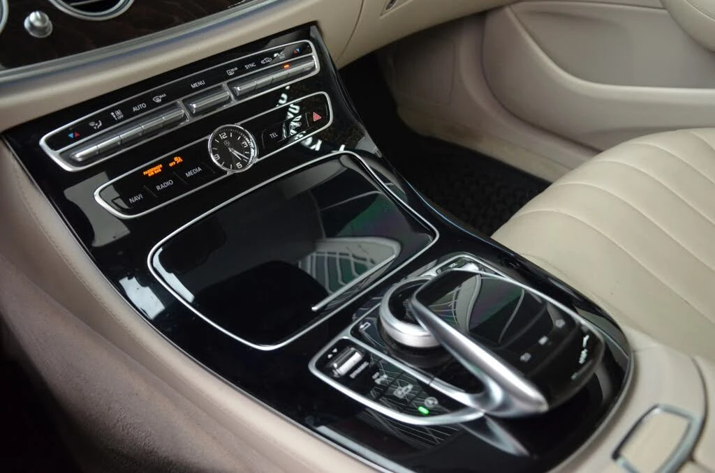 Mercedes-Benz E 400 BURMESTER/360 CAMERA/ПАНОРАМА/HUD/ROAD ASSIST/    , снимка 14 - Автомобили и джипове - 56085989