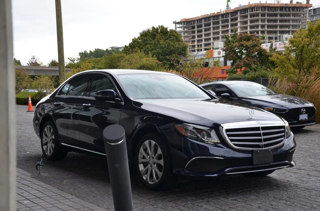 Mercedes-Benz E 400 BURMESTER/360 CAMERA/ПАНОРАМА/HUD/ROAD ASSIST/    , снимка 4 - Автомобили и джипове - 56085989