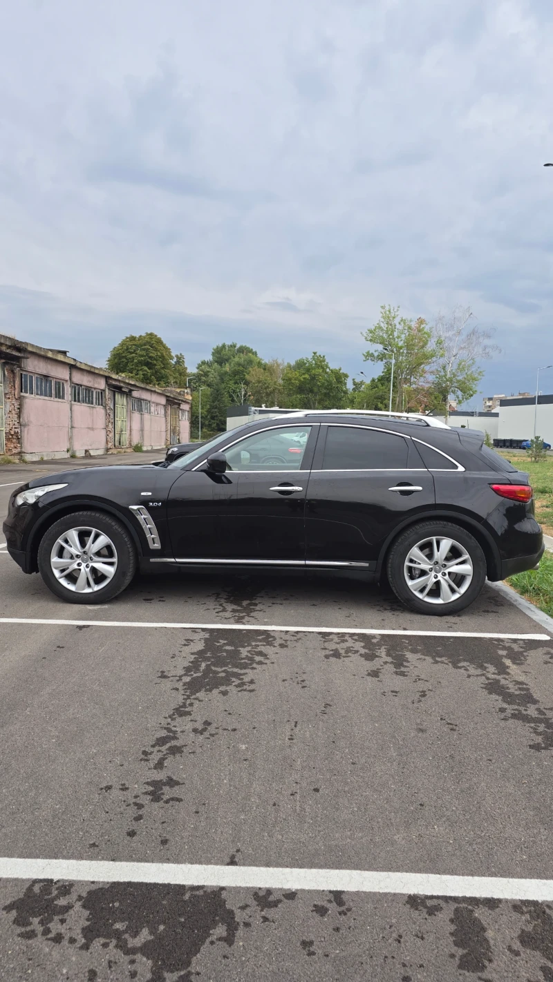 Infiniti QX70, снимка 3 - Автомобили и джипове - 47527872