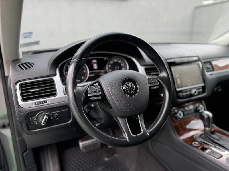 VW Touareg 4.2 TDI, снимка 12 - Автомобили и джипове - 47461014