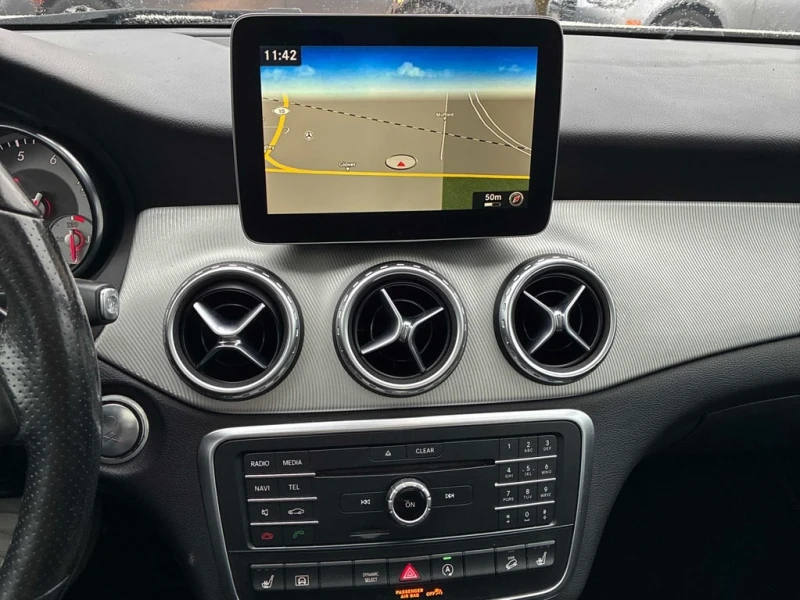 Mercedes-Benz GLA 250 * 250 * CARFAX * ФИНАНСИРАНЕ, снимка 9 - Автомобили и джипове - 53005363