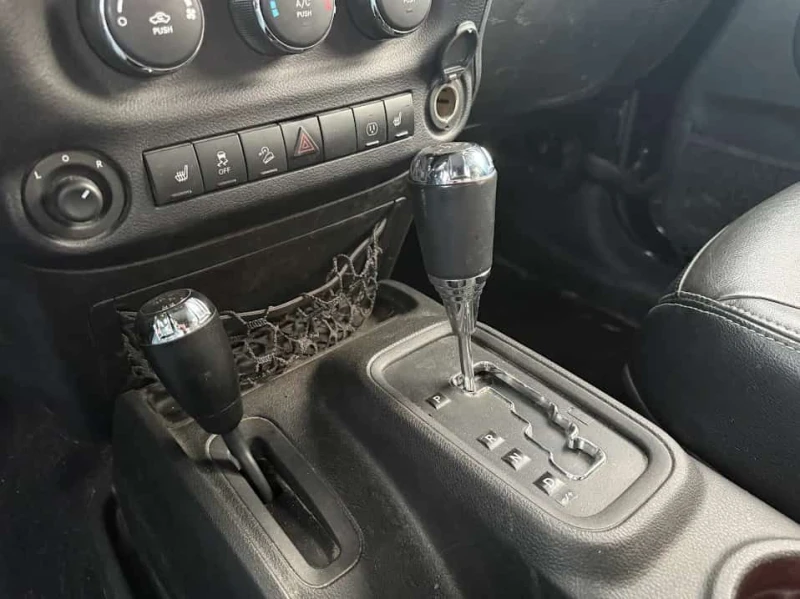 Jeep Wrangler Unlimited| Sahara| CARFAX| ПОДГРЕВИ| , снимка 12 - Автомобили и джипове - 53508019