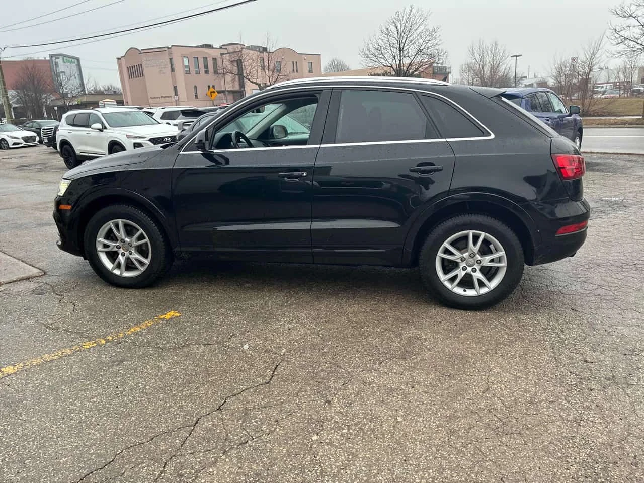 Audi Q3 PROGRESSIV/CARFAX/ПАНОРАМА/ПОДГРЕВИ, снимка 3 - Автомобили и джипове - 53831518