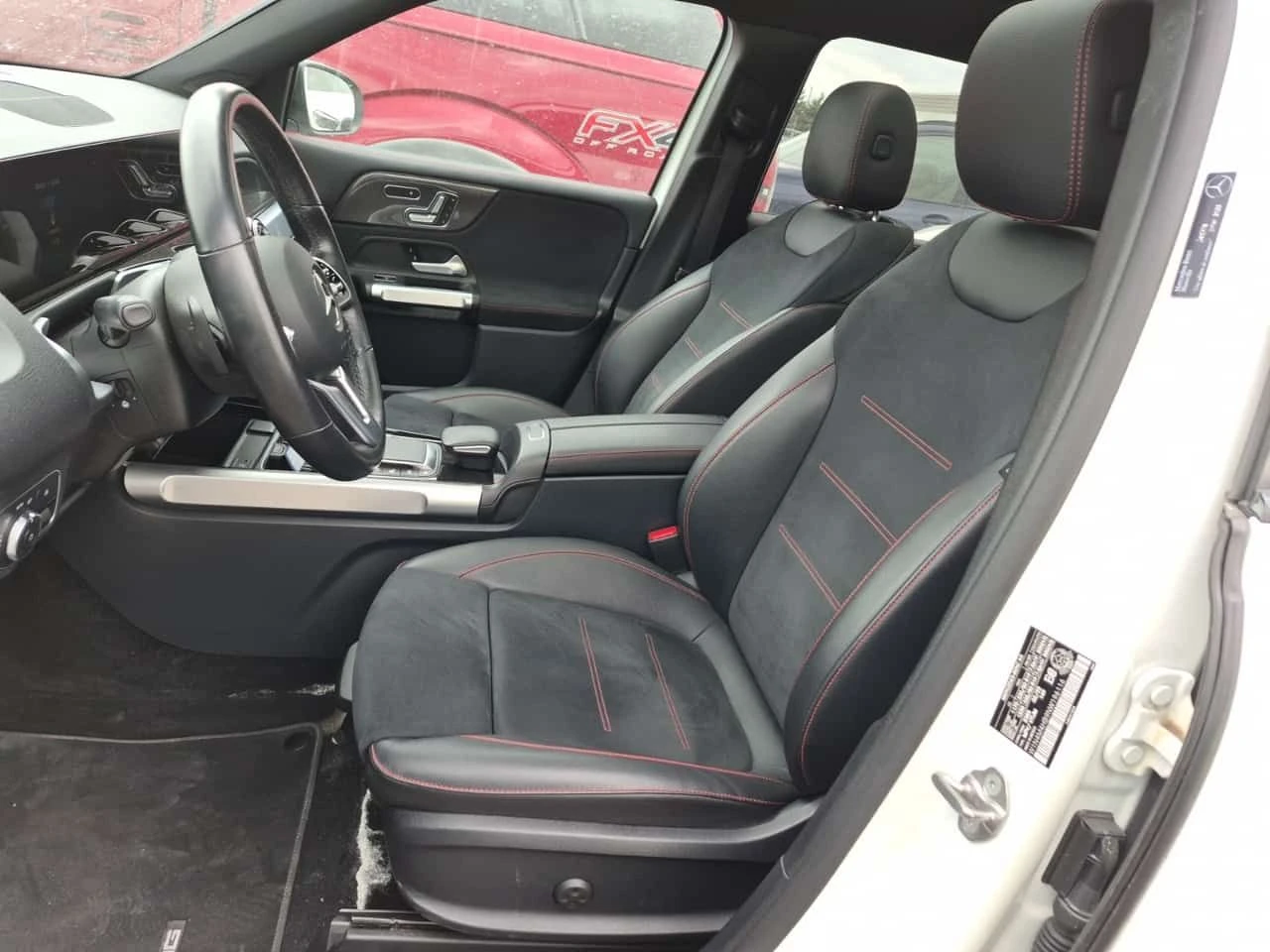 Mercedes-Benz GLB АМГ ПАКЕТ/250/CARFAX/ПАНО/ПОДГРЕВ/2 КЛЮЧА/+ ГУМИ, снимка 7 - Автомобили и джипове - 54417502