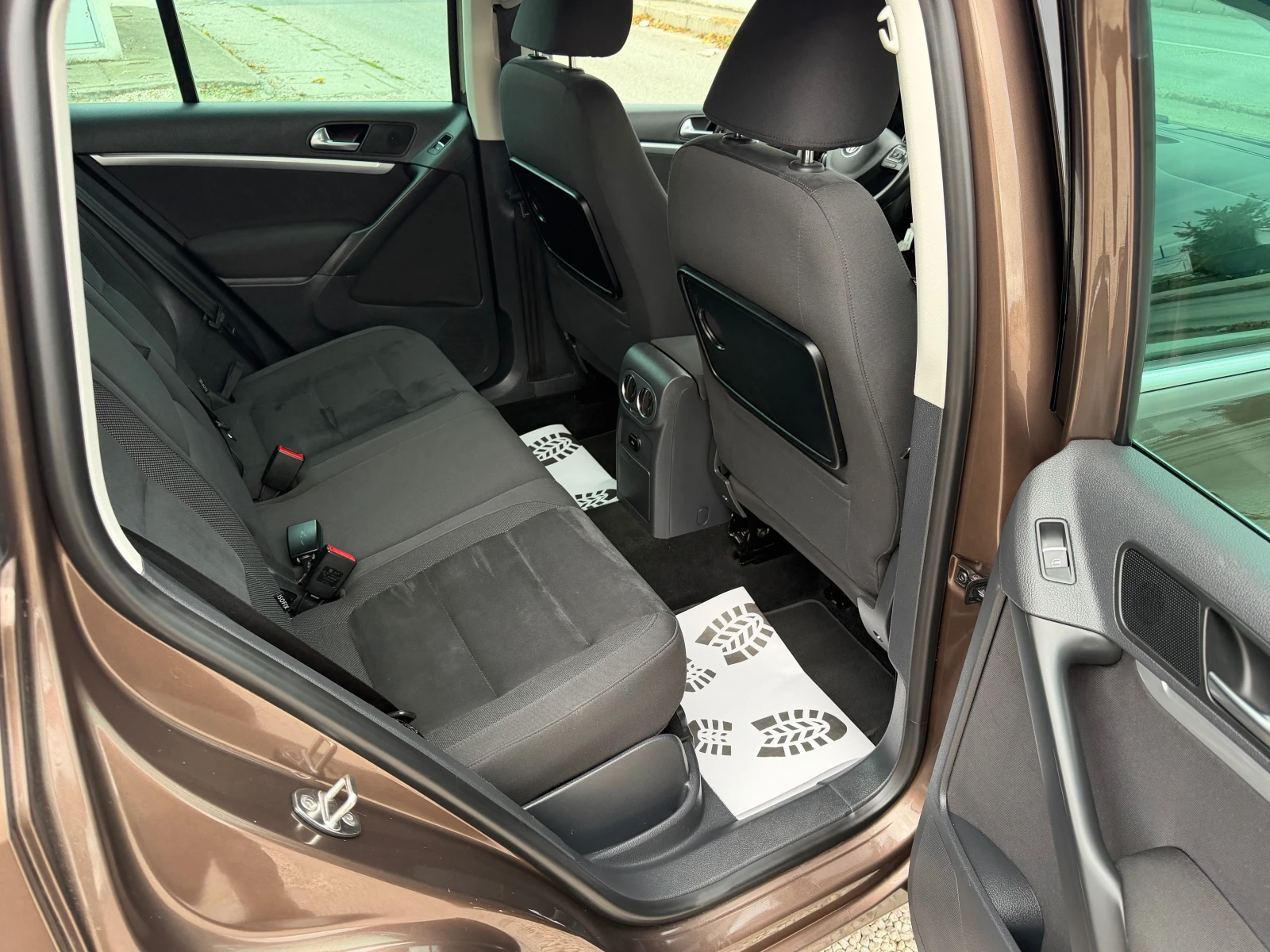 VW Tiguan 2.0TDI* HiGHLINE, снимка 11 - Автомобили и джипове - 56728185