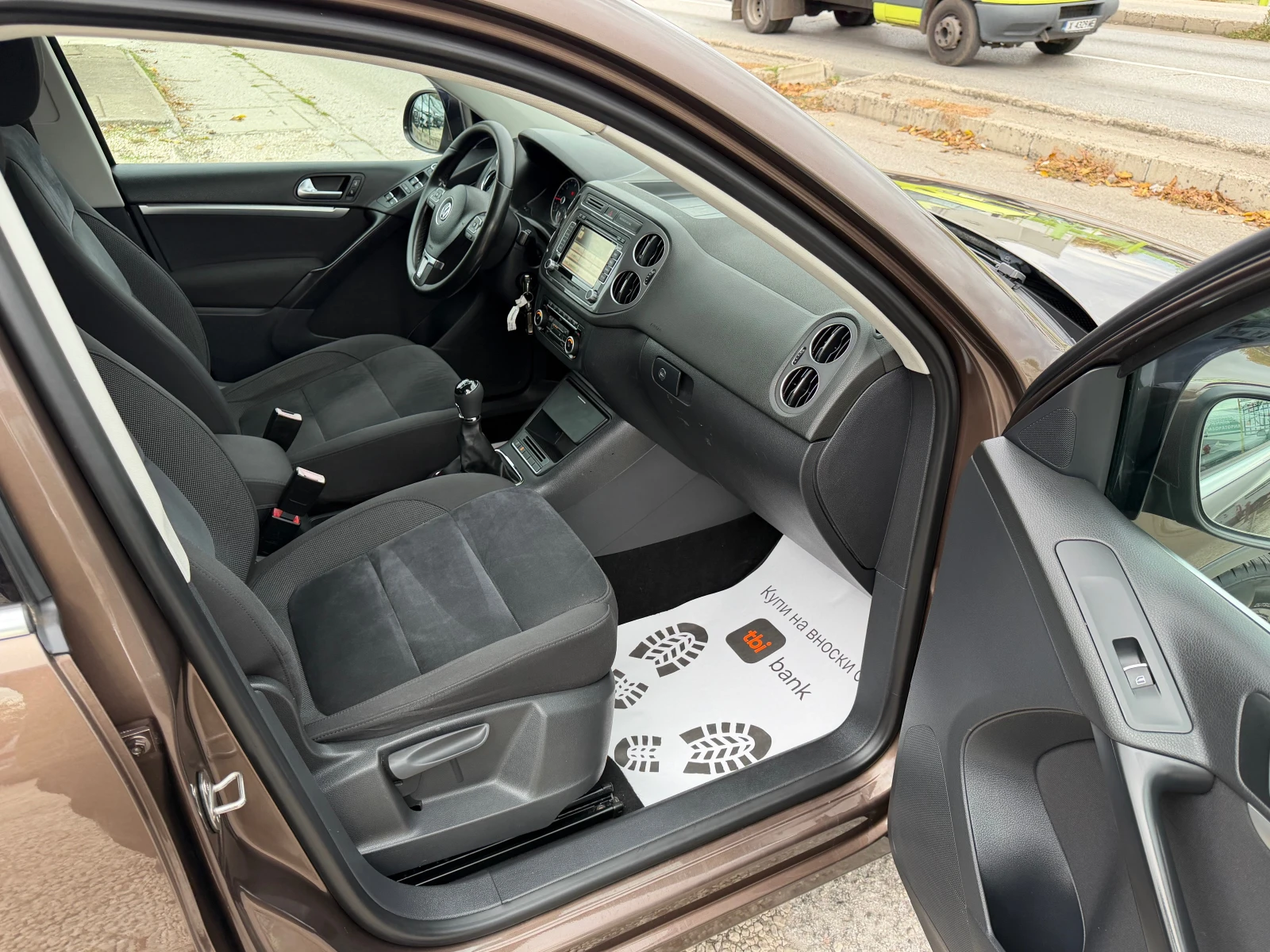 VW Tiguan 2.0TDI* HiGHLINE, снимка 10 - Автомобили и джипове - 56728185