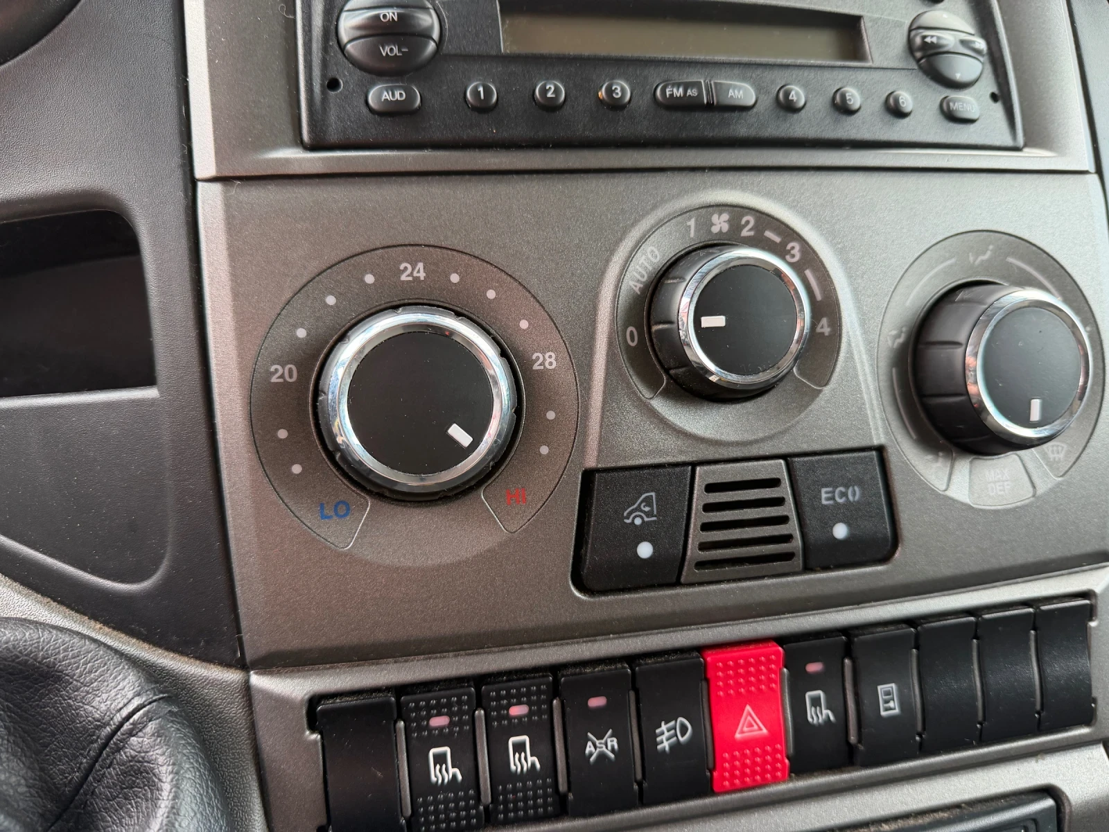 Iveco Daily 3.0HPI* 35C21* Euro5b* Климатик* Падащ борд, снимка 6 - Бусове и автобуси - 54079058