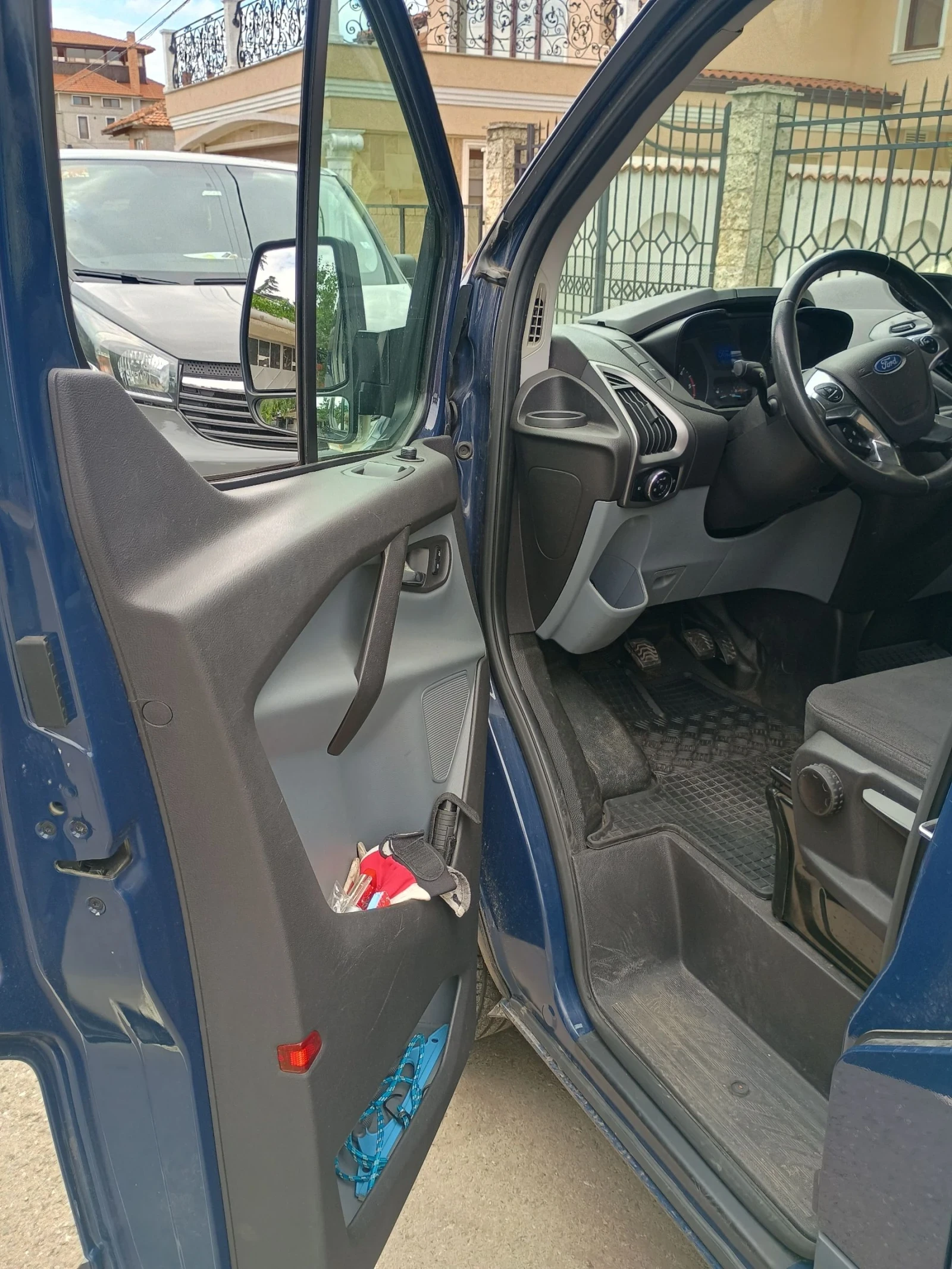 Ford Transit Custom 8+ 1, снимка 2 - Бусове и автобуси - 55176201