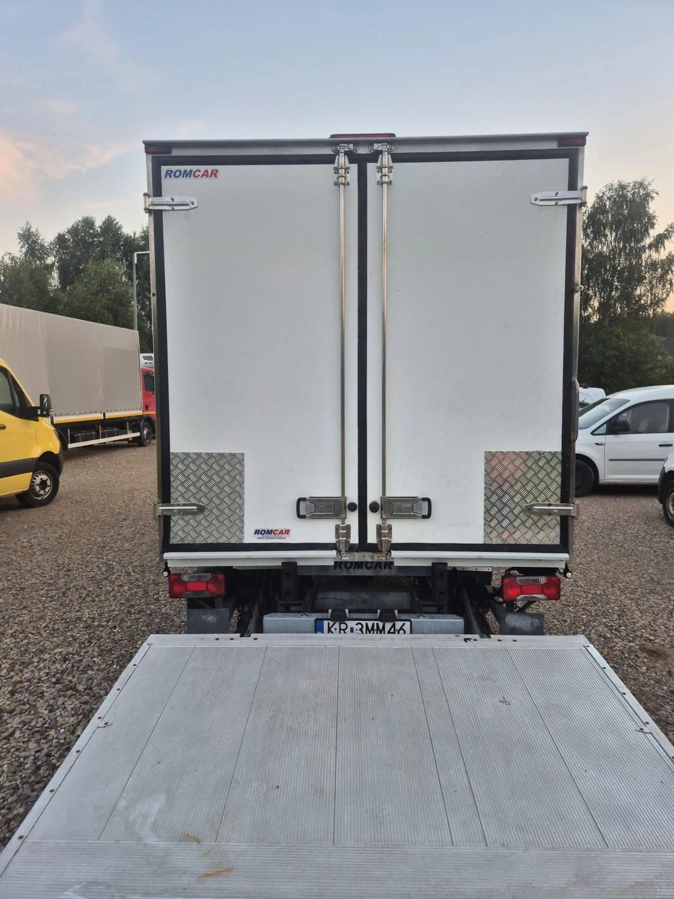 Iveco Daily 3.0 , 150 к.с. падащ борд, хладилен , двойна гума, снимка 17 - Бусове и автобуси - 55641781
