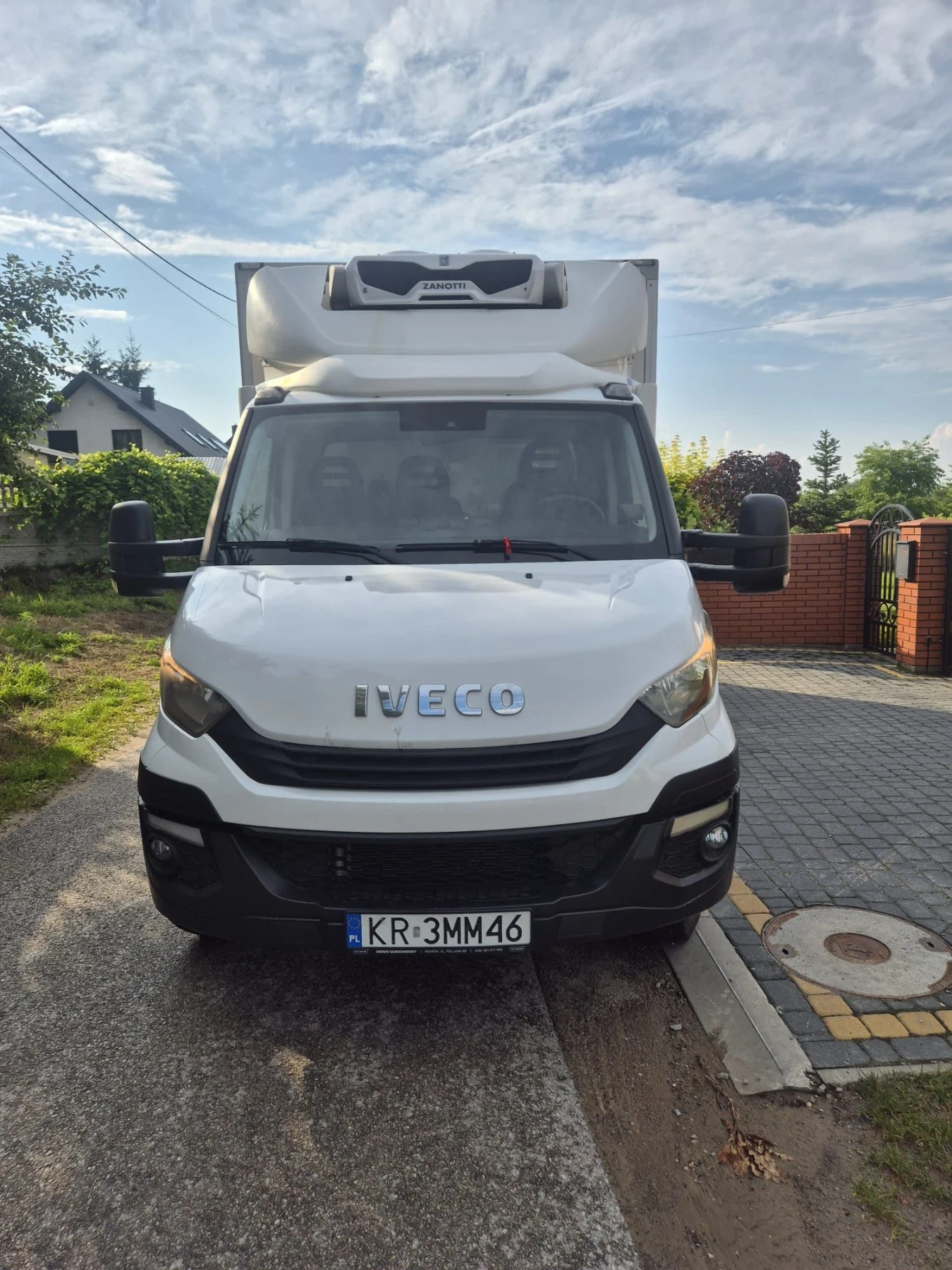 Iveco Daily 3.0 , 150 к.с. падащ борд, хладилен , двойна гума, снимка 2 - Бусове и автобуси - 55641781