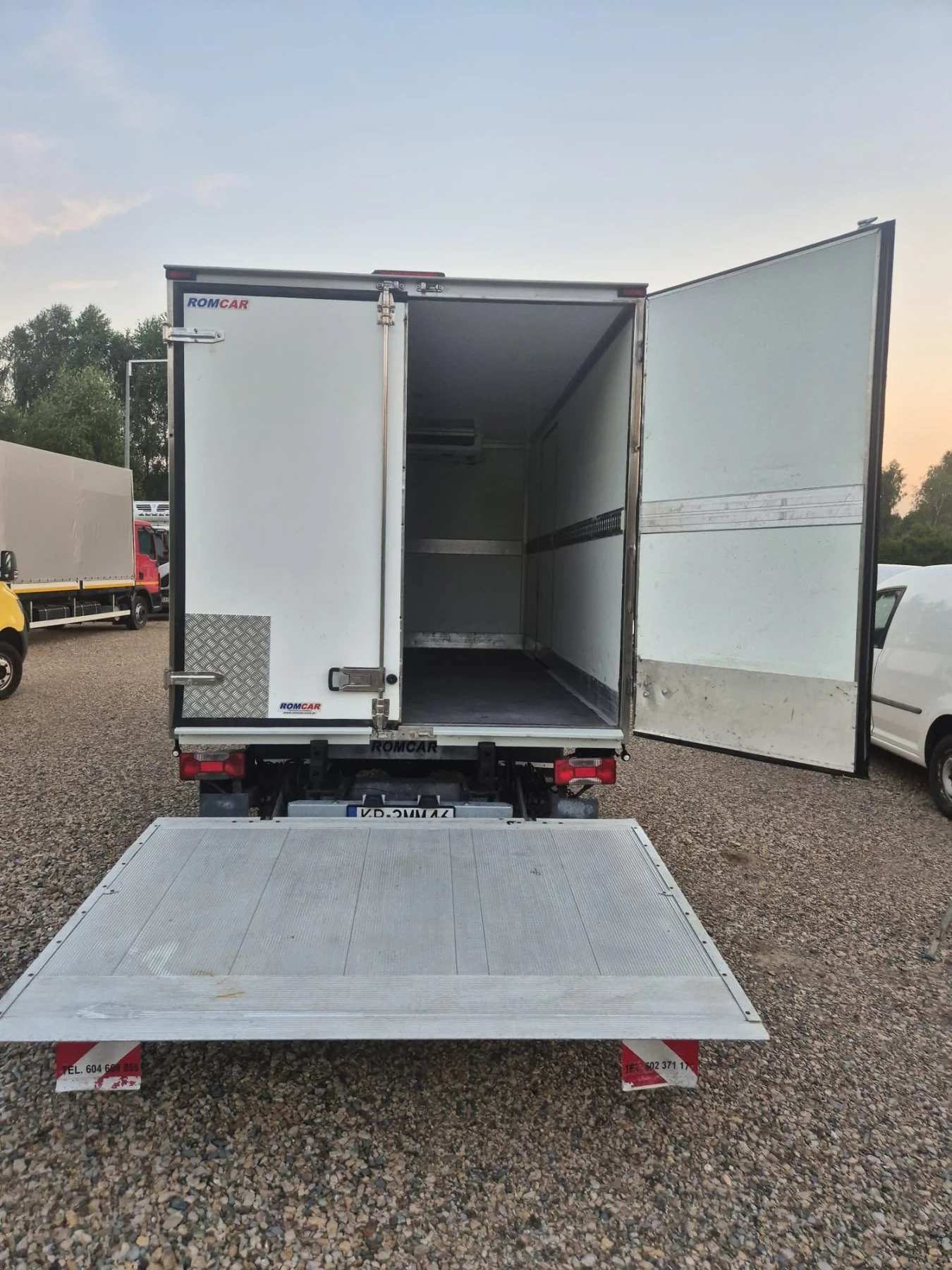 Iveco Daily 3.0 , 150 к.с. падащ борд, хладилен , двойна гума, снимка 16 - Бусове и автобуси - 55641781