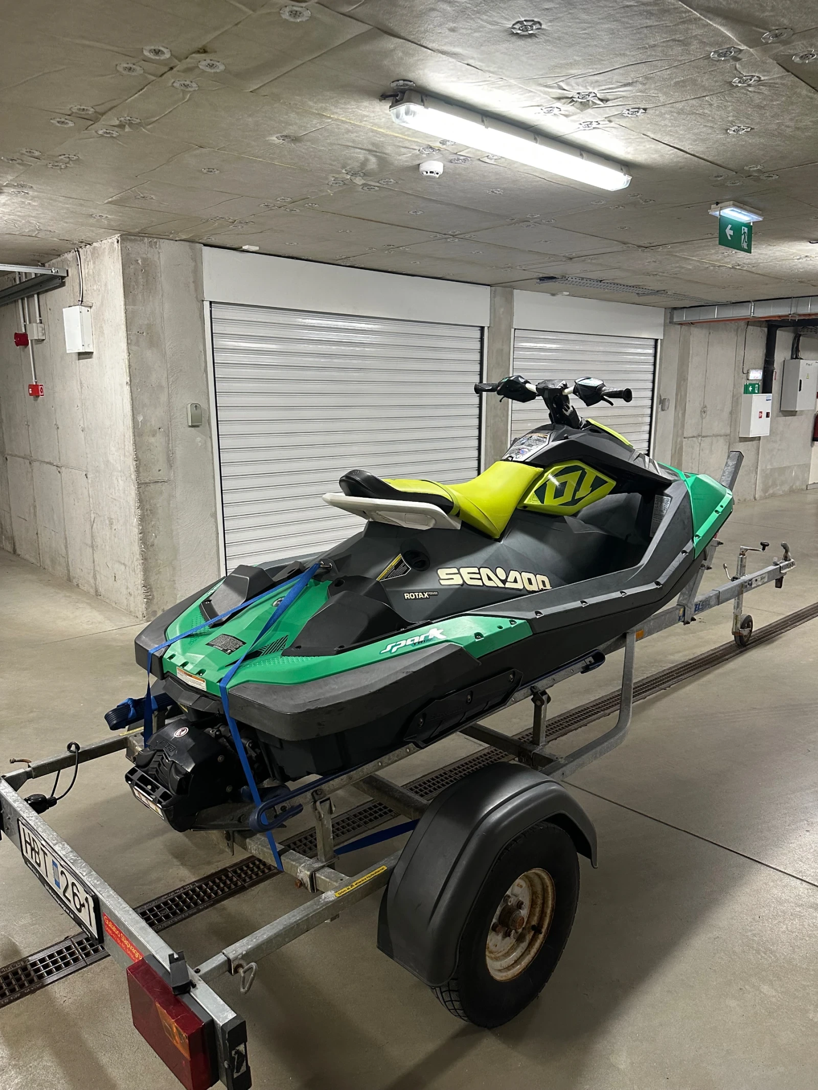 Джет Bombardier Sea Doo Spark Trixx, снимка 5 - Воден транспорт - 53857860