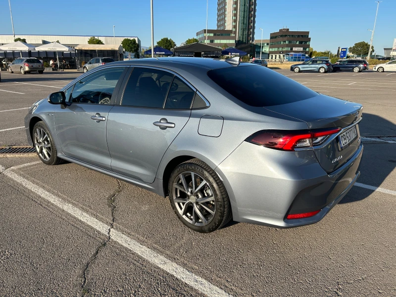 Toyota Corolla 1.8 Hybrid, снимка 2 - Автомобили и джипове - 46939896