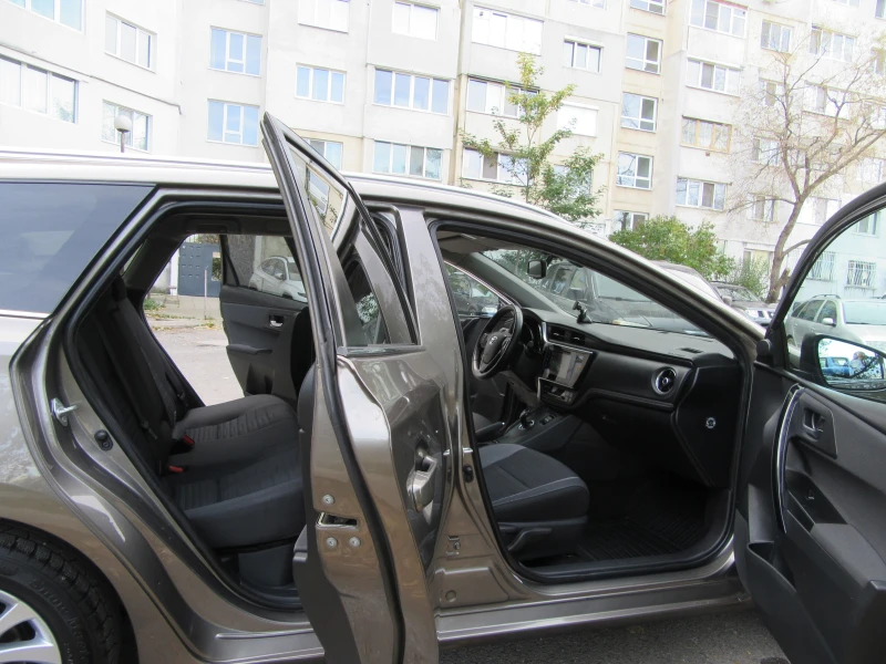 Toyota Auris 1.8 HYBRID/AUT/NAVI/EURO6, снимка 9 - Автомобили и джипове - 47668656