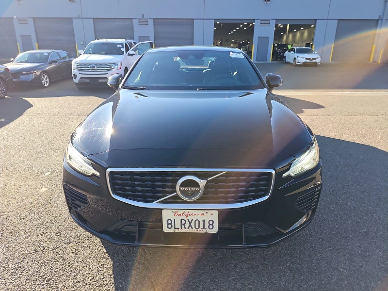 Volvo S60 Plug-In Hybrid T8 R-Design, снимка 2 - Автомобили и джипове - 48727936