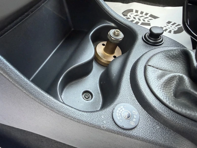 Dacia Sandero Газ/Бензин -1600, снимка 9 - Автомобили и джипове - 52332264