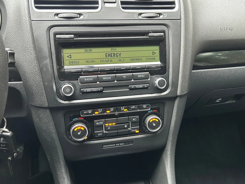 VW Golf 1.6TDI 105K, снимка 14 - Автомобили и джипове - 52641206