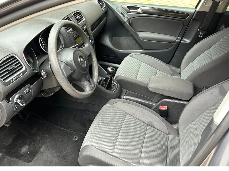 VW Golf 1.6TDI 105K, снимка 9 - Автомобили и джипове - 52641206