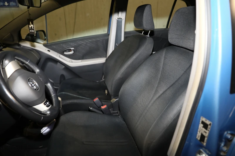 Toyota Yaris 1.4D, снимка 12 - Автомобили и джипове - 53464005