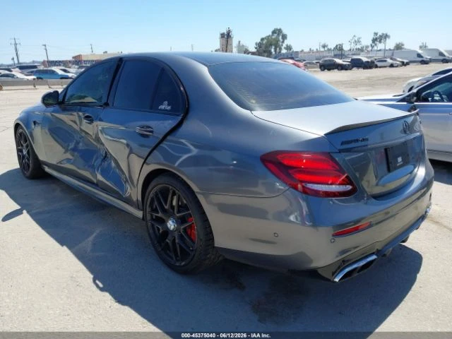 Mercedes-Benz E 63 AMG S* 4MATIC* ПОДГРЕВ* ОБДУХВАНЕ* ПАНО* BURMESTER* , снимка 3 - Автомобили и джипове - 55570441