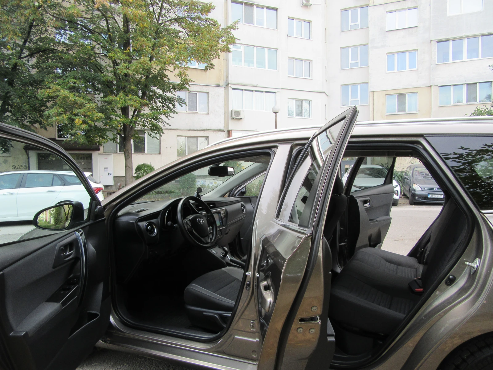 Toyota Auris 1.8 HYBRID/AUT/NAVI/EURO6 - изображение 10