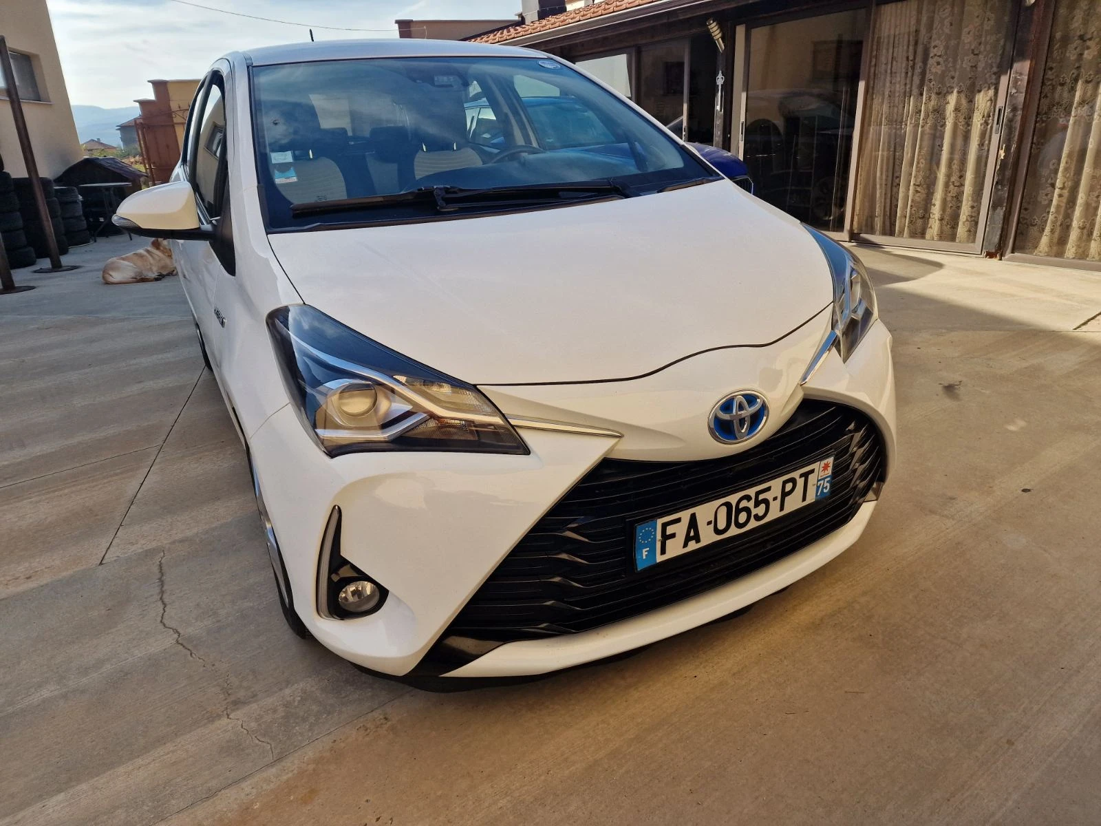 Toyota Yaris 1.5 Hybrid e-CVT - изображение 3