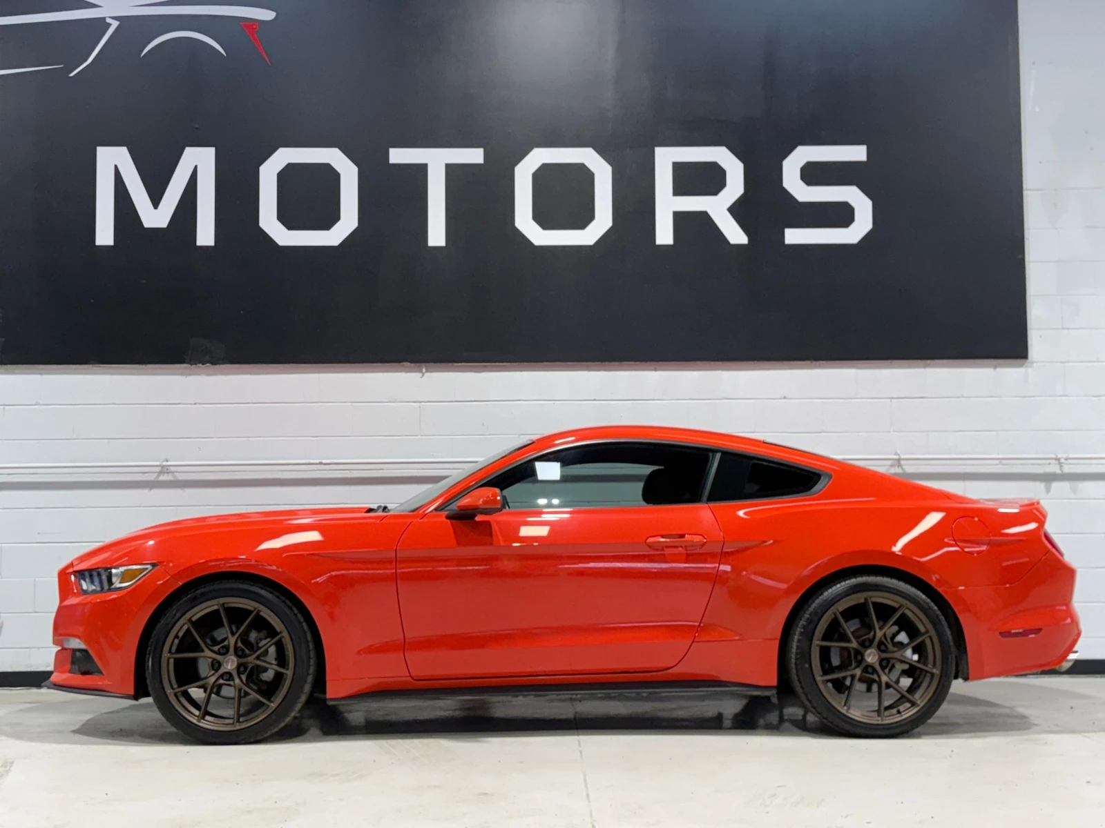 Ford Mustang 2.3 Ecoboost MANUAL - изображение 2