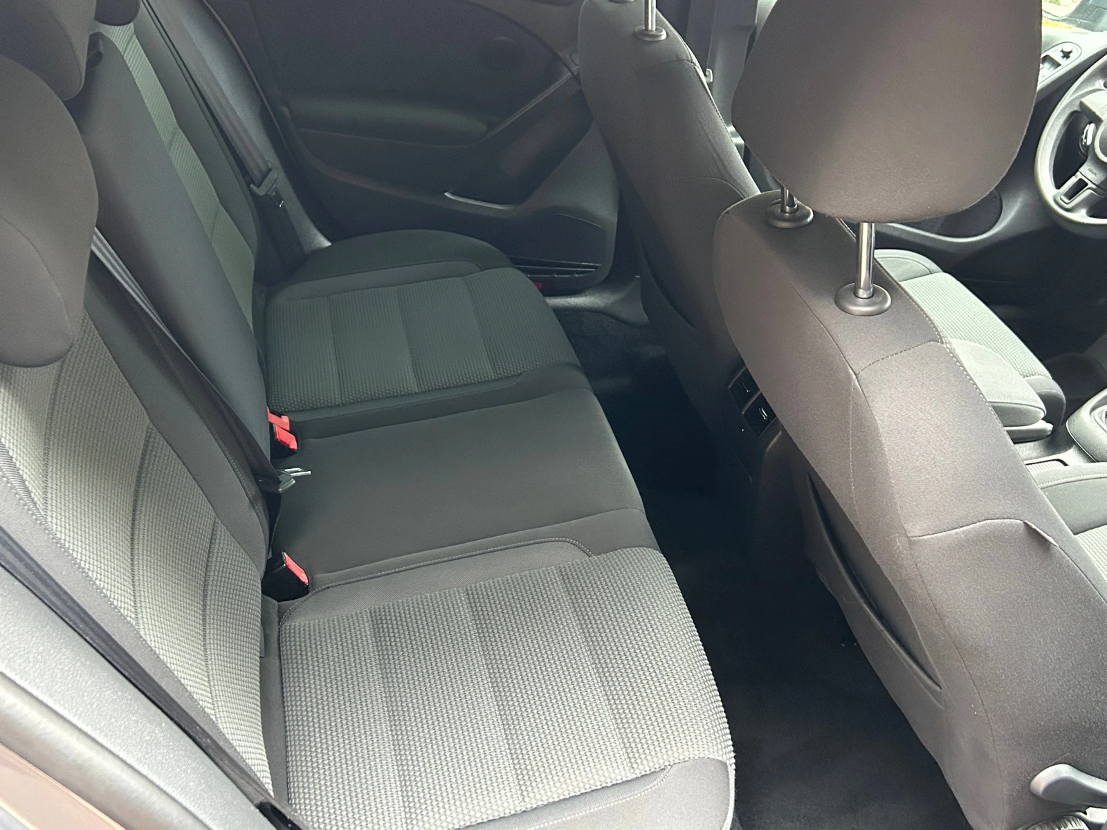 VW Golf 1.6TDI 105K - изображение 10