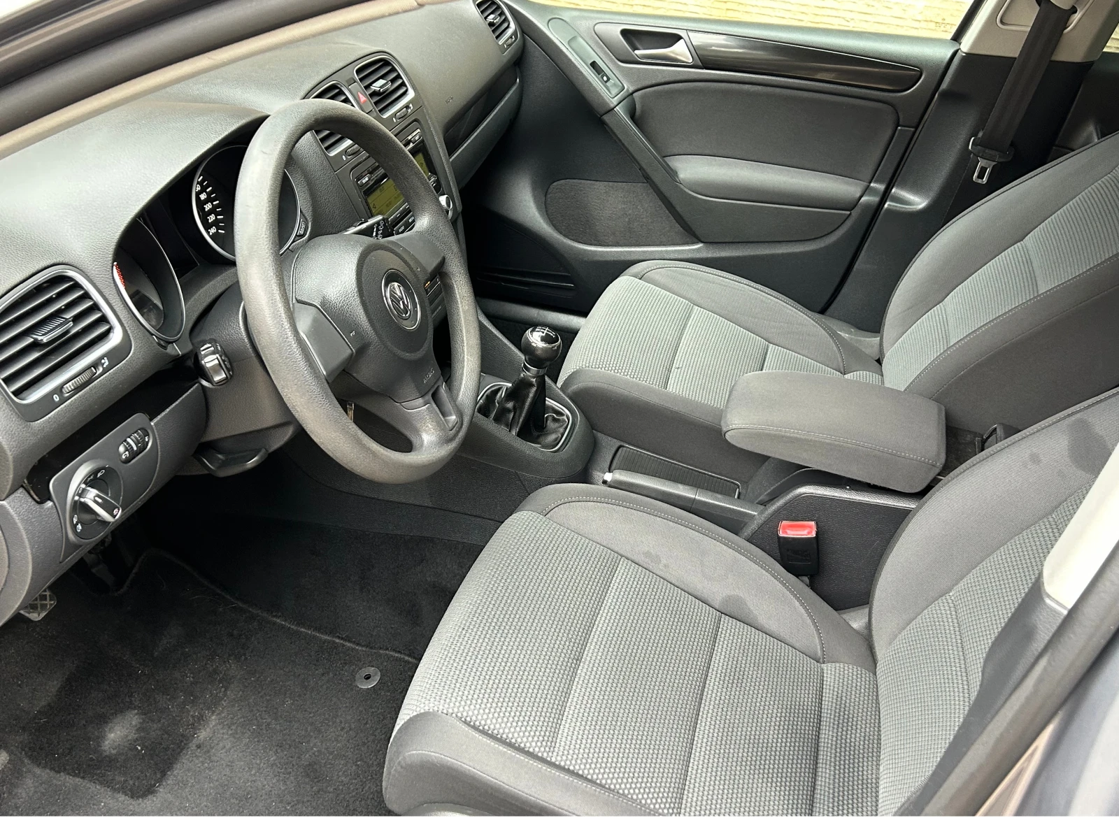 VW Golf 1.6TDI 105K - изображение 9