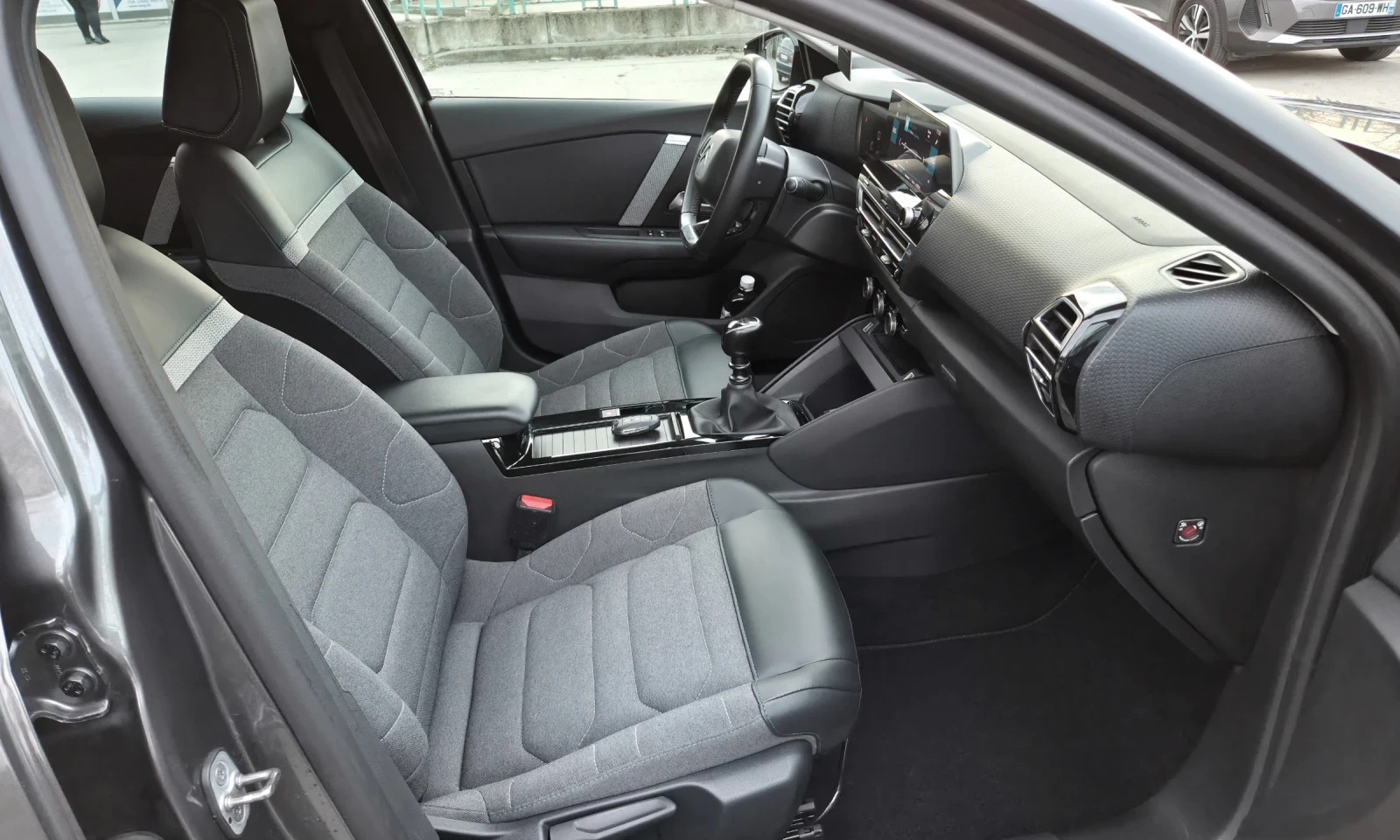 Citroen C4 1.5 HDi Feel Pack / KEYLESS /КАМЕРА/ Head-up, снимка 9 - Автомобили и джипове - 53728511