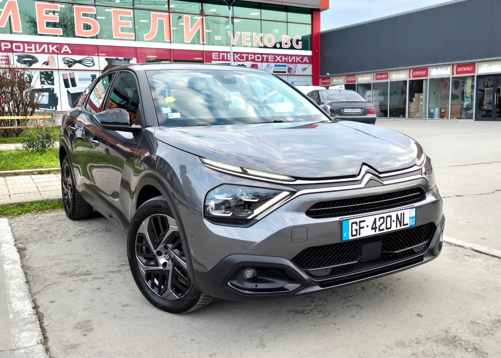 Citroen C4 1.5 HDi Feel Pack / KEYLESS /КАМЕРА/ Head-up, снимка 2 - Автомобили и джипове - 53728511